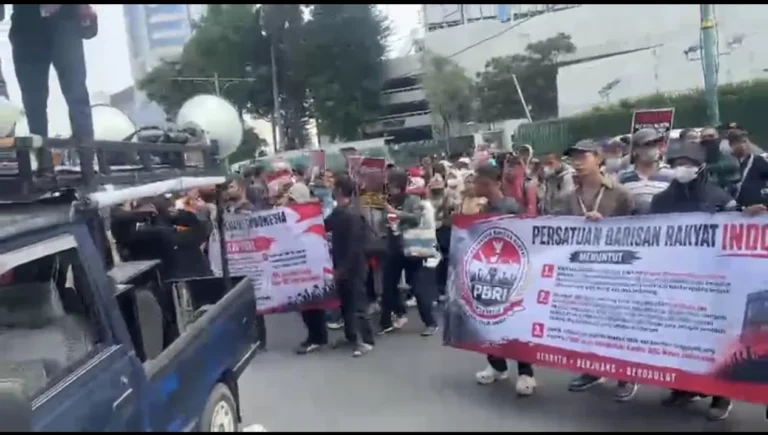 Demo Depan BBC Indonesia, Menuntut Pers Bekerja Profesional
