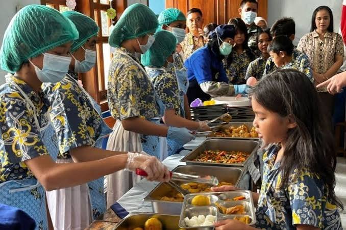 Sorotan MBG Uji Coba Prasmanan dan Panti Asuhan, Dugaan Keracunan Sukabumi Jadi Evaluasi Keamanan Pangan